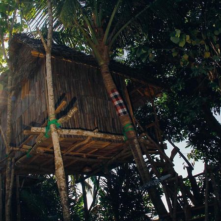 Nyuh Bengkok Tree House Hotel Batununggul Exterior photo