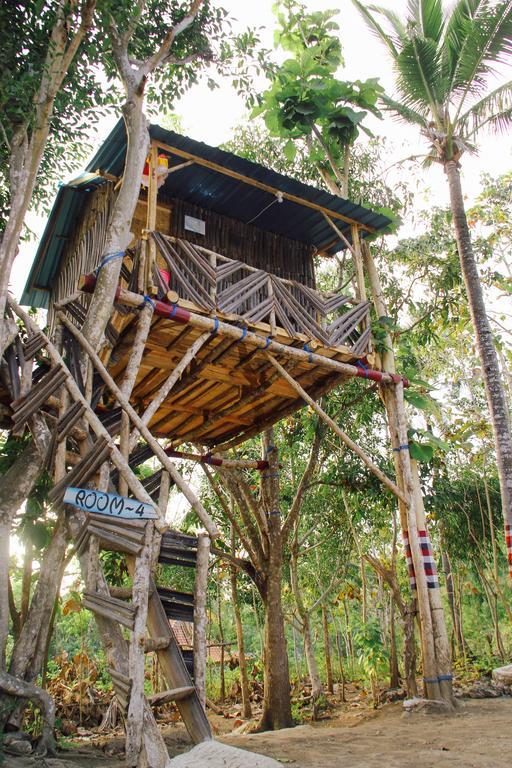Nyuh Bengkok Tree House Hotel Batununggul Exterior photo