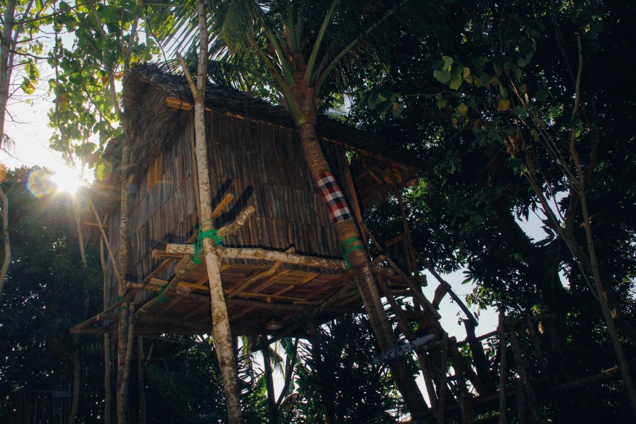 Nyuh Bengkok Tree House Hotel Batununggul Exterior photo