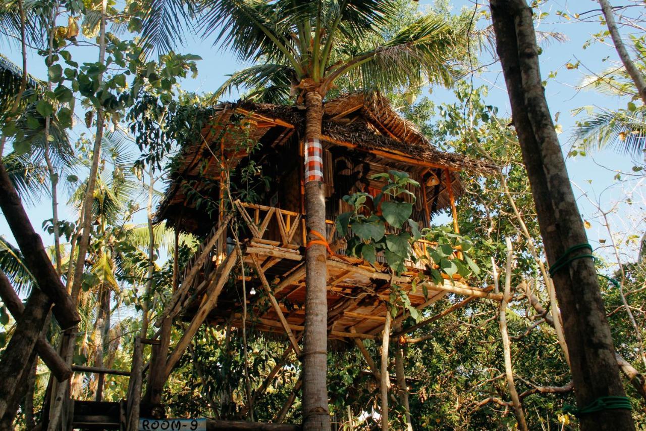 Nyuh Bengkok Tree House Hotel Batununggul Exterior photo