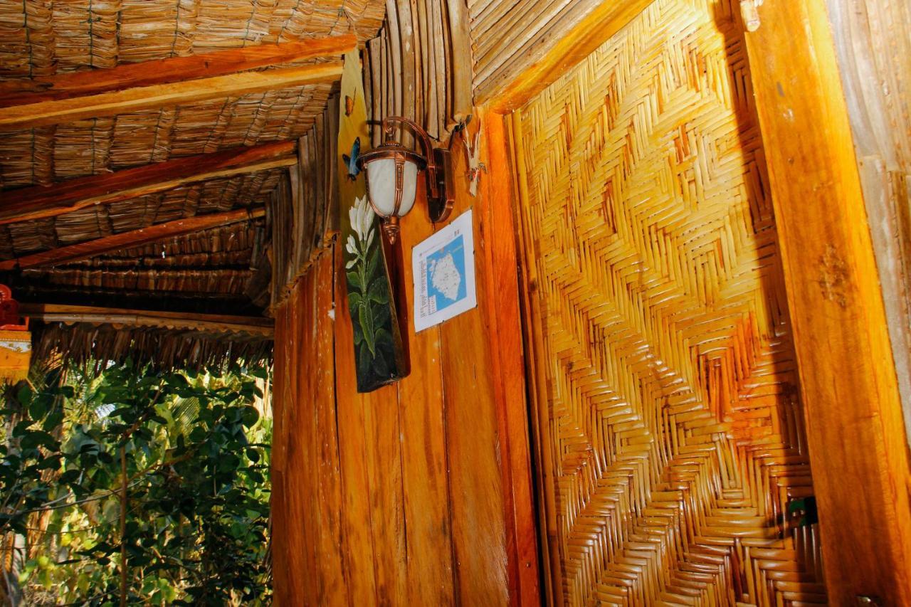 Nyuh Bengkok Tree House Hotel Batununggul Exterior photo
