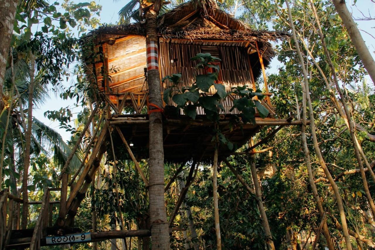Nyuh Bengkok Tree House Hotel Batununggul Exterior photo