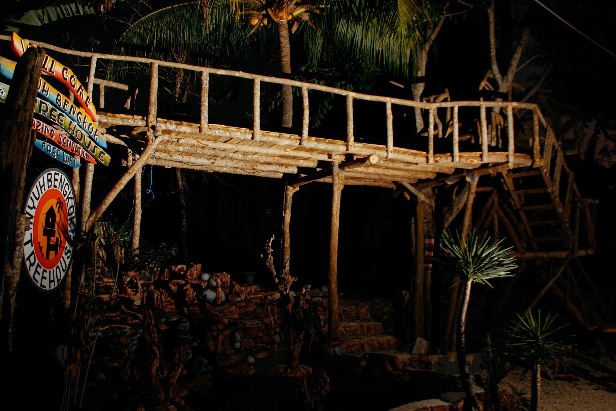 Nyuh Bengkok Tree House Hotel Batununggul Exterior photo