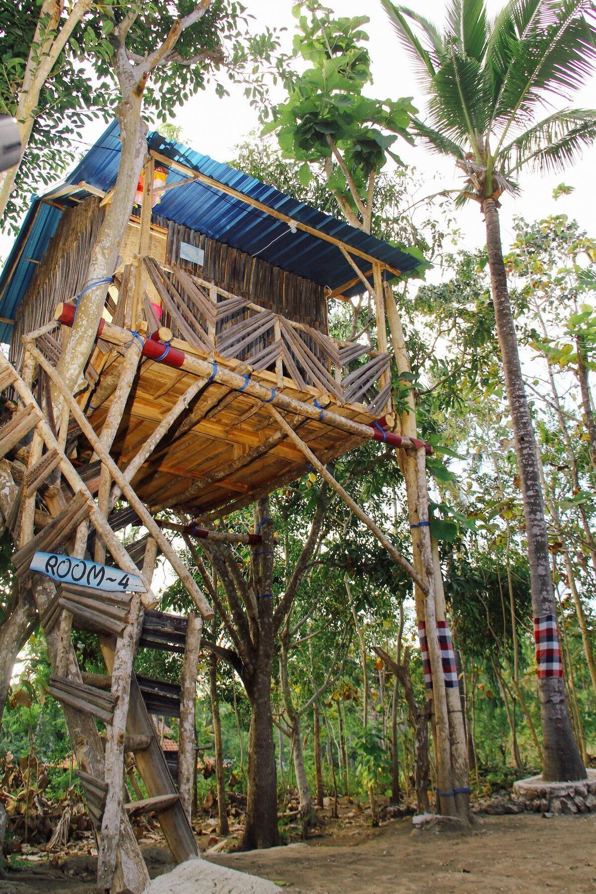Nyuh Bengkok Tree House Hotel Batununggul Exterior photo